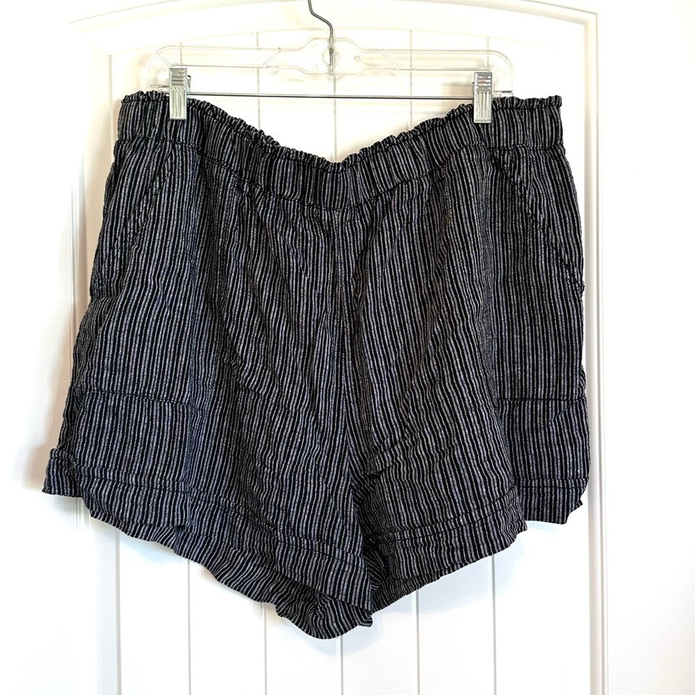 Striped stretch shorts, black and grey, casual cute comfy, size XL